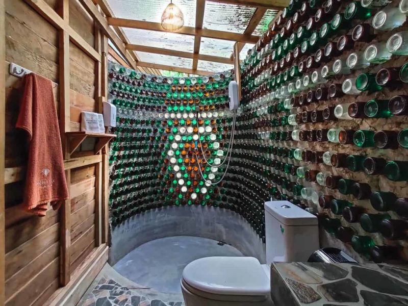 Familienzimmer Terrasse Toilette Dusche Flaschen