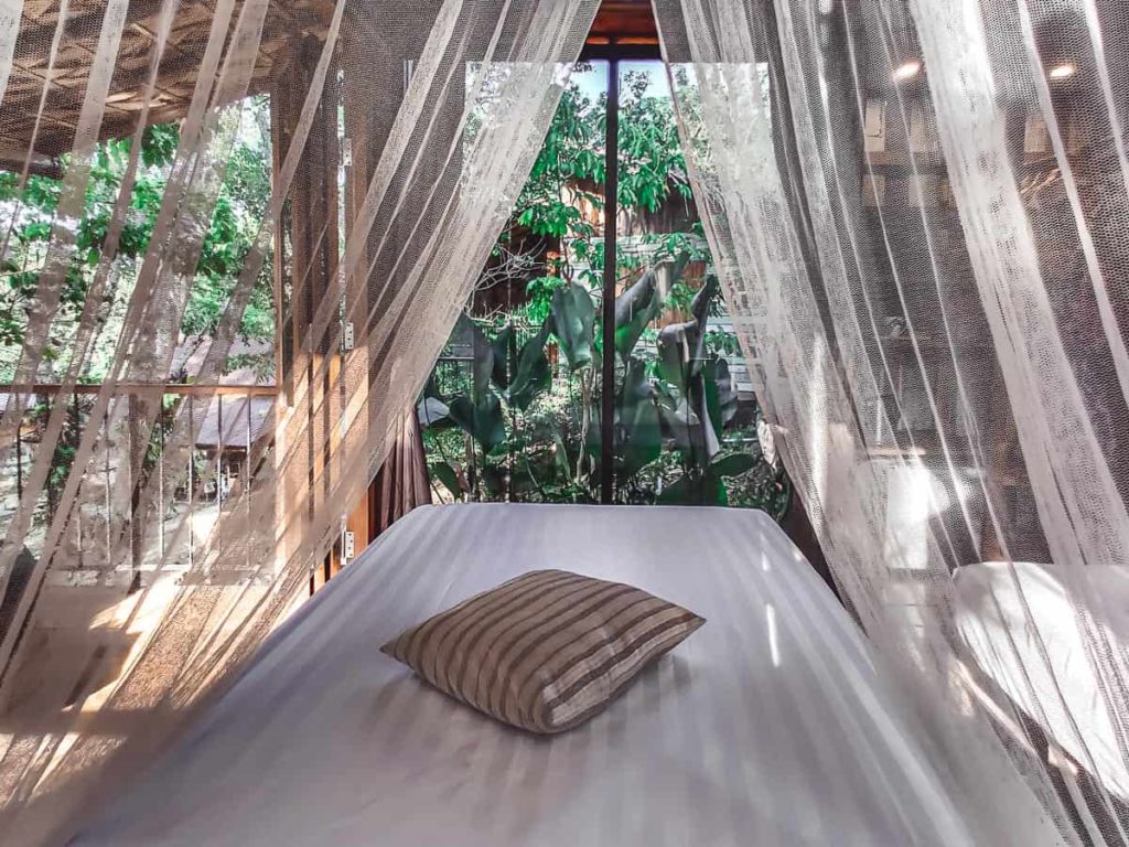 Chambre triple de luxe vue lit simple